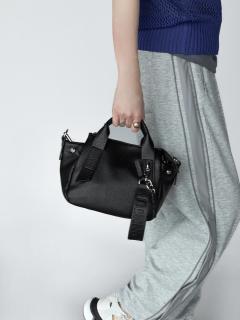 チャーム付きエコレザー2wayバッグ - nouer - nouer｜YAMADAYA STORE